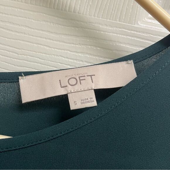 Ann Taylor Loft Hunter Green Flowy Bell Sleeve Blouse SZ S - Picture 3 of 5